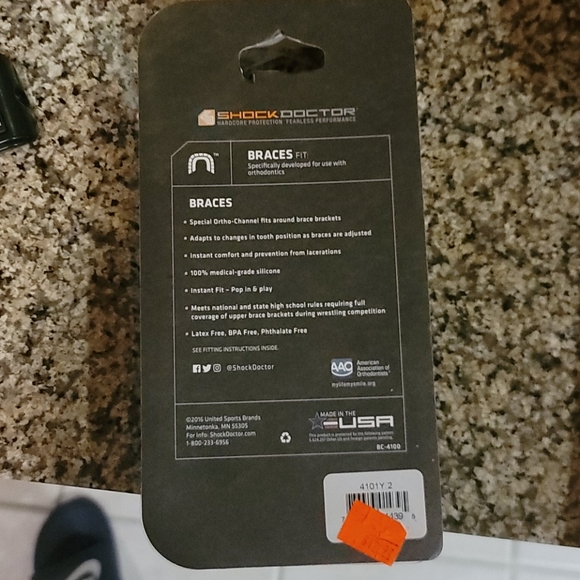 Shock Doctor Braces Strapped mouth guard - Picture 2 of 2